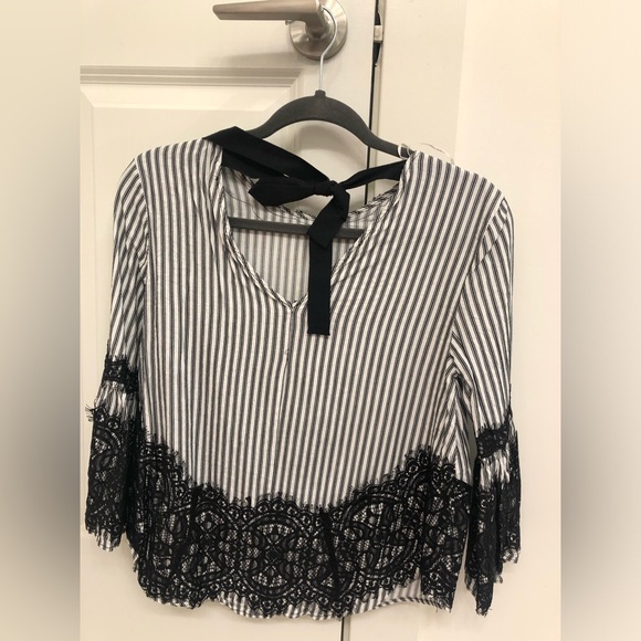 Vertical stripe bell Sleeve Top - Picture 2 of 3